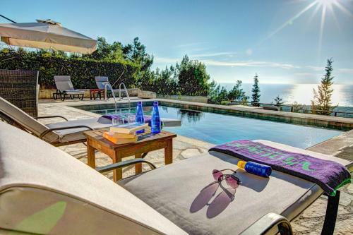 Agrilias Villa Sleeps 6 Pool Air Con Wifi