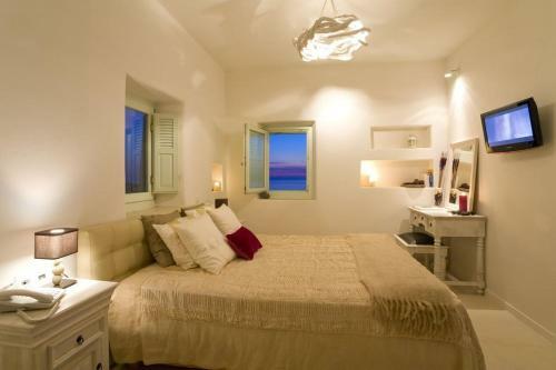 W Villa Black Rock Santorini