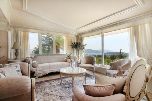 Black Diamond Luxury Villa Anavyssos In Athens