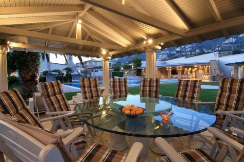 Black Diamond Luxury Villa Anavyssos In Athens