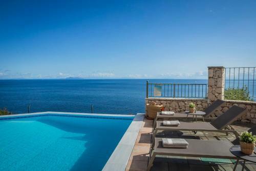 Anninata Villa Sleeps 8 With Pool Air Con And Wifi