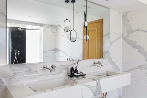 Eos Urban Villa By Upstreet
