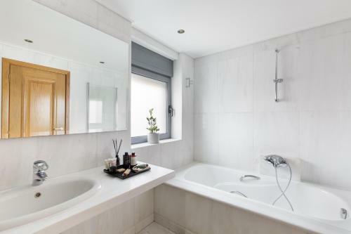 Eos Urban Villa By Upstreet