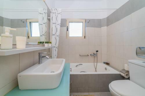 Estella Villa With Pool, Children Area, Bbq & Magnificent Views!