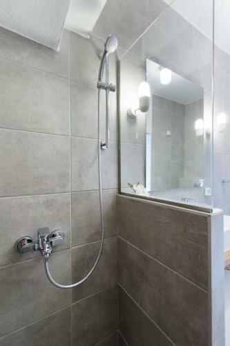 Minimal 2bd Apartment With Lycabettus View By Upstreet