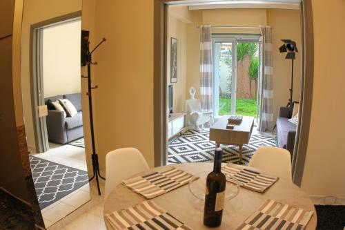 Stylish City Center Garden Apartment