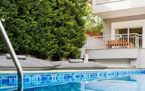 Athenian Grand Riviera Villa