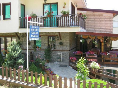 Hostal Risto's Guest House