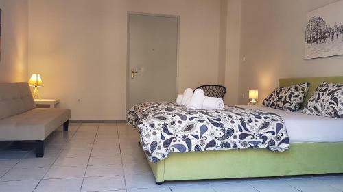 Palette Apartment Carmine - Athens Center, 6 Bd, 3 Bath