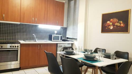 Palette Apartment Carmine - Athens Center, 6 Bd, 3 Bath