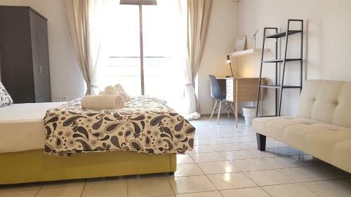Palette Apartment Carmine - Athens Center, 6 Bd, 3 Bath