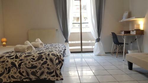 Palette Apartment Carmine - Athens Center, 6 Bd, 3 Bath