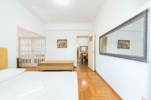 Victoria Plaza Palace Apartments