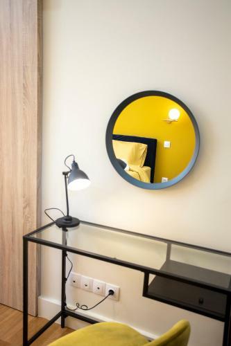 Stylish And Fancy Central Apartment