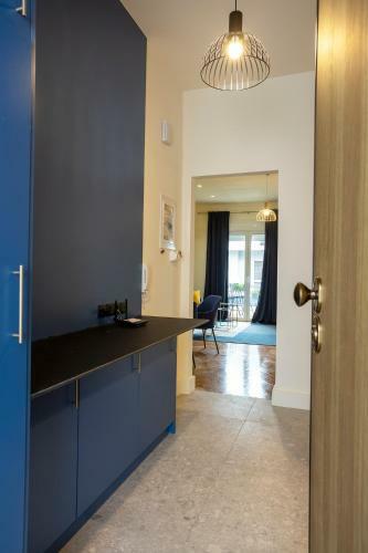 Stylish And Fancy Central Apartment