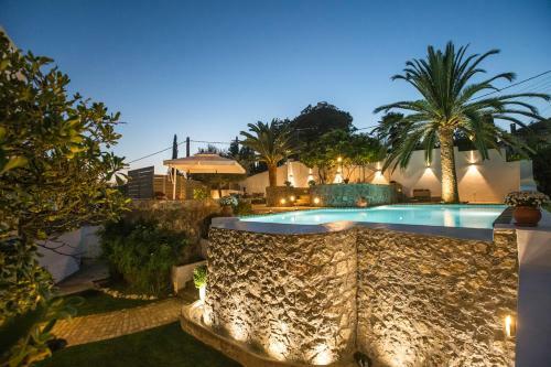 Agios Vlasios Villa Sleeps 8 With Pool And Air Con