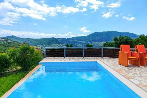 Fterno Villa Sleeps 2 With Pool Air Con And Wifi