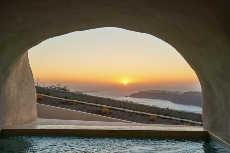 Hotel Divine Cave Experience