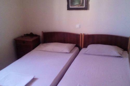 Waterfront Entire Beach House Below Geriakos Crag