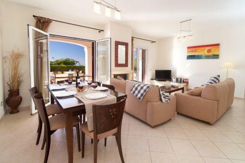 Kaligata Villa Sleeps 6 With Pool Air Con And Wifi