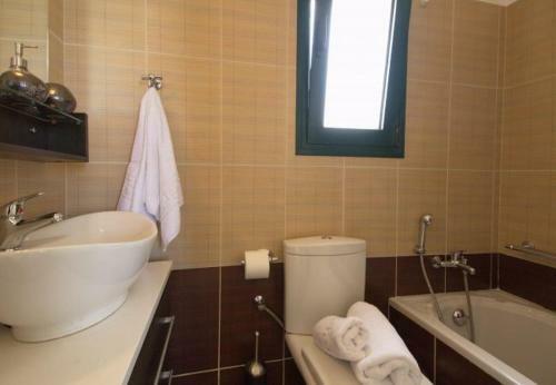 Karavadhos Villa Sleeps 5 With Pool And Air Con