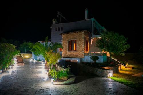 Chariklia's House With Private Pool