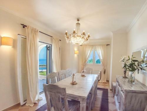 Kassiopi Villa Sleeps 10 Pool Wifi