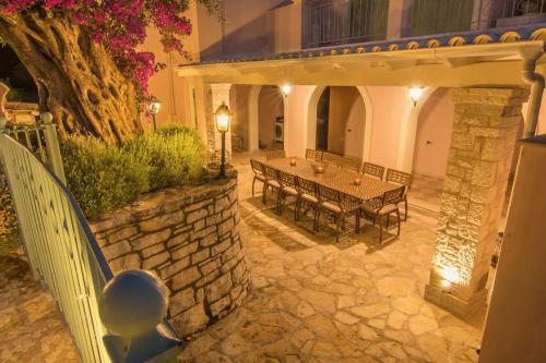 Kassiopi Villa Sleeps 12 Pool Wifi