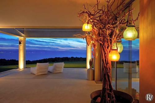 Kastro Villa Sleeps 18 With Pool And Air Con