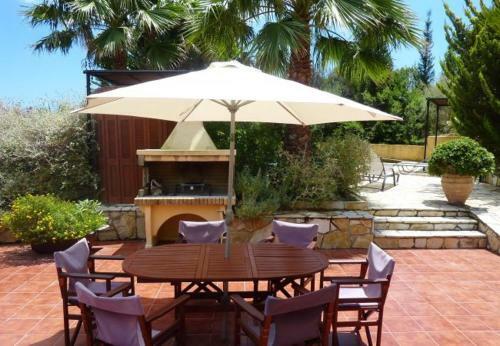 Kato Kateleios Villa Sleeps 7 With Pool And Air Con