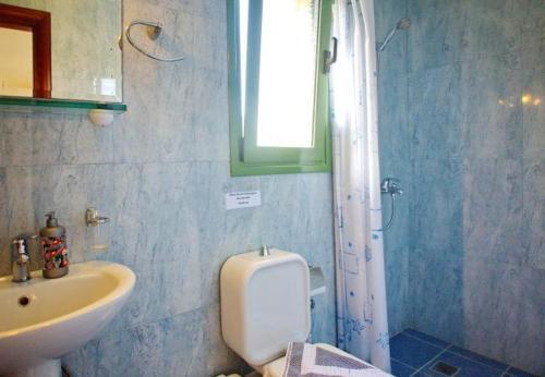 Villa In Kato Kateleios Sleeps 7 With Pool And Air Con