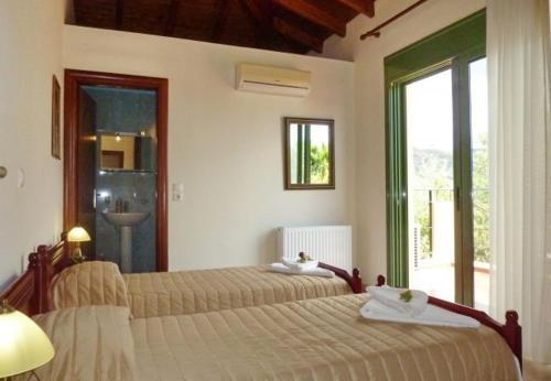 Villa In Kato Kateleios Sleeps 7 With Pool And Air Con