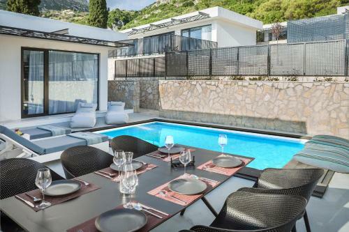 Modern Minimalist Villa Helias