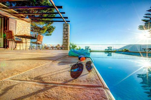 Katsarata Villa Sleeps 4 Pool Air Con Wifi