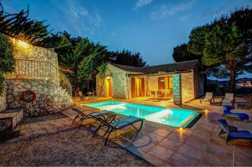 Katsarata Villa Sleeps 4 Pool Air Con Wifi