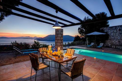 Katsarata Villa Sleeps 4 Pool Air Con Wifi