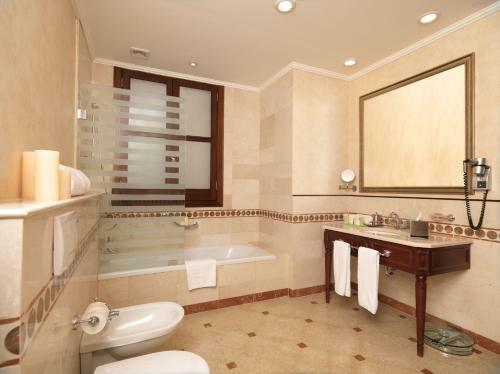 Le Patio Boutique Hotel Downtown