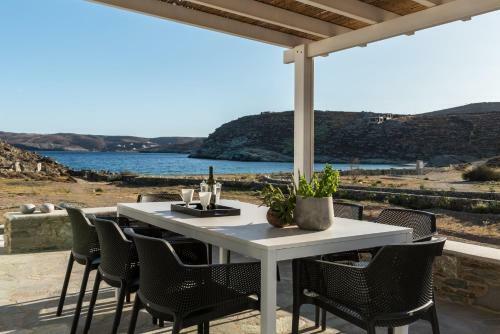 Eneos Kythnos Beach Villas-executive And Premium Villas