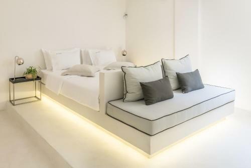 Eneos Kythnos Beach Villas-executive And Premium Villas