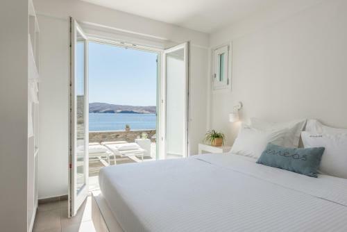 Eneos Kythnos Beach Villas-executive And Premium Villas