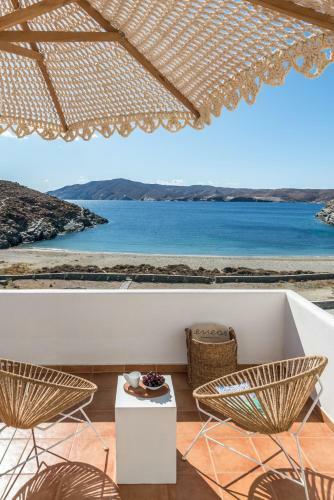 Eneos Kythnos Beach Villas-executive And Premium Villas