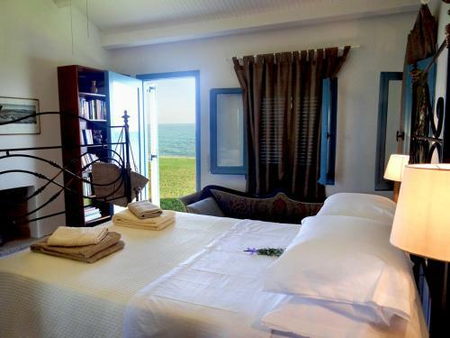 Chlomos Villa Sleeps 16 With Pool And Wifi