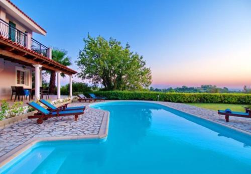 Kleismata Villa Sleeps 6 With Pool And Air Con