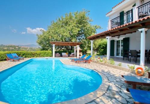 Kleismata Villa Sleeps 6 With Pool And Air Con