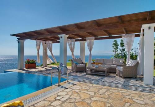 Villa In Kleismata Sleeps 7 With Pool And Air Con