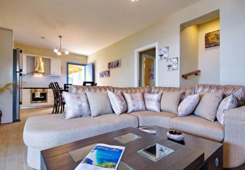 Villa In Kleismata Sleeps 7 With Pool And Air Con