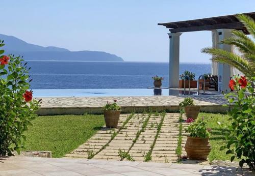 Villa In Kleismata Sleeps 7 With Pool And Air Con
