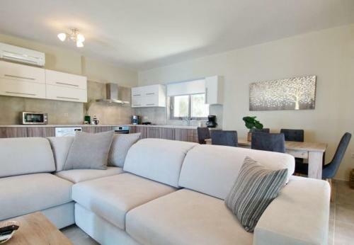 Villa In Kleismata Sleeps 7 Includes Swimming Pool And Air Con
