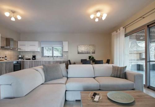 Villa In Kleismata Sleeps 7 Includes Swimming Pool And Air Con