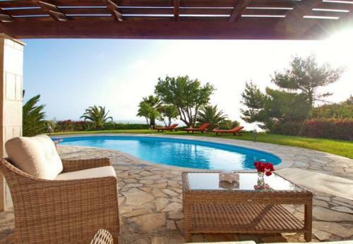 Villa In Kleismata Sleeps 7 Includes Swimming Pool And Air Con 3